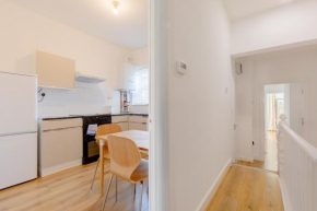 Spacious 2BD Flat Short Walk from ExCel London